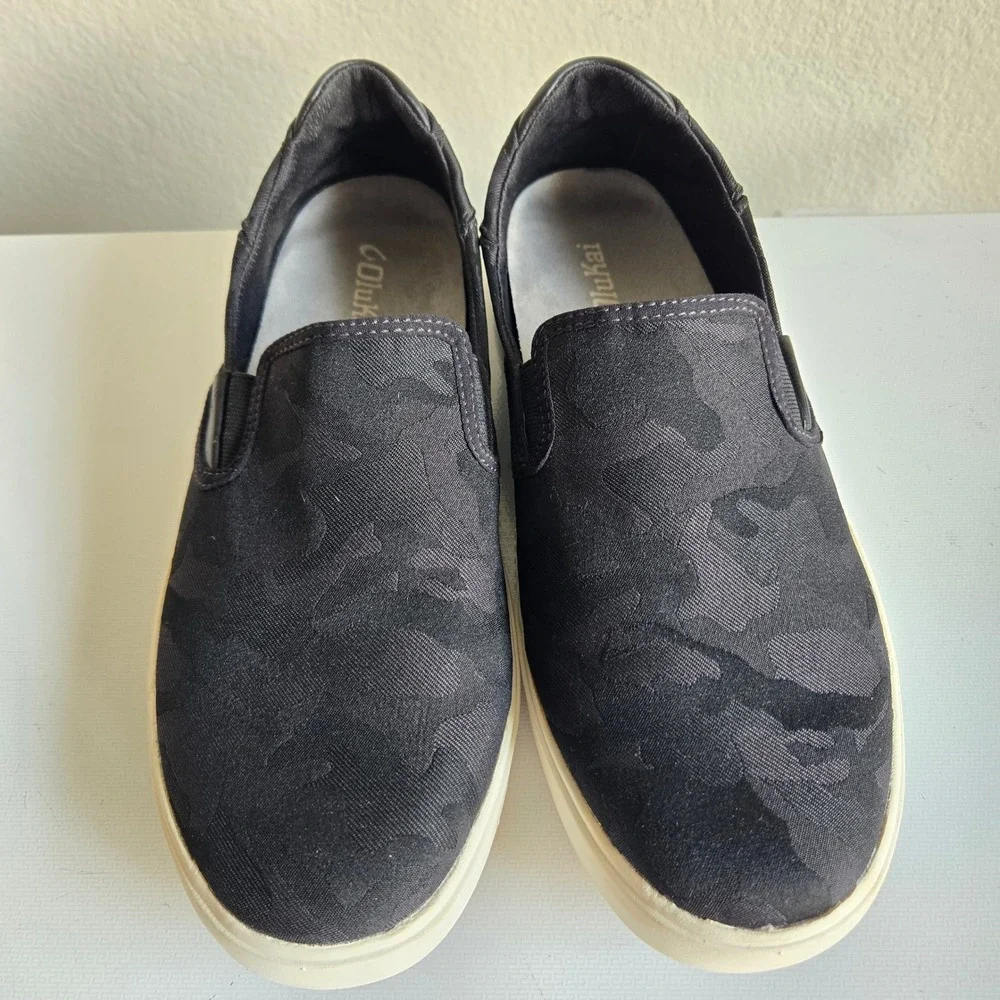 OluKai Lae'ahi Pa'i Mens Black Camo Textile Slip On Sneakers Drop Heel Size 9